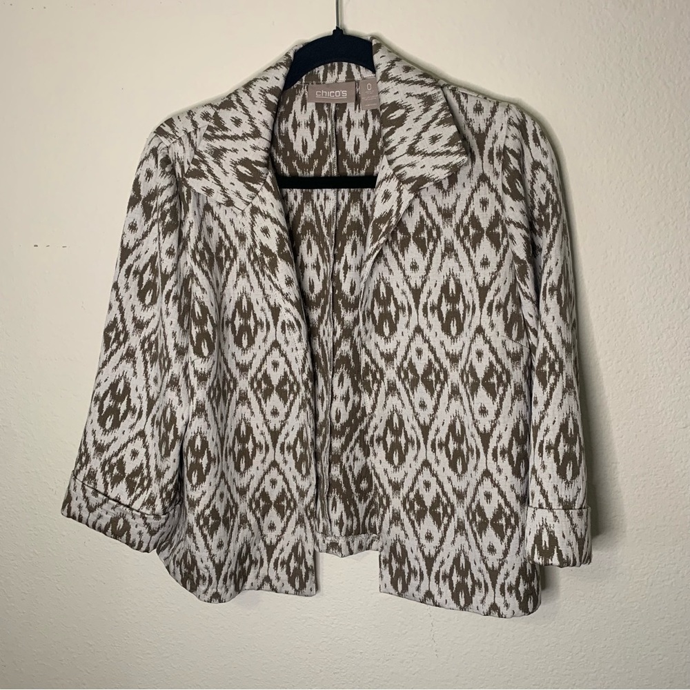 Chico's Taupe and White Patterned Light Weight Jacket Size 0/ Small